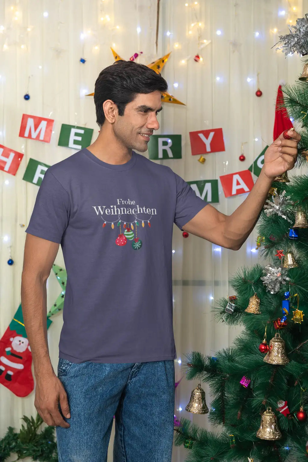 Frohe Weihnachten T-Shirt, unisex, Motiv Lichterkette mit Kugeln, Merry Christmas