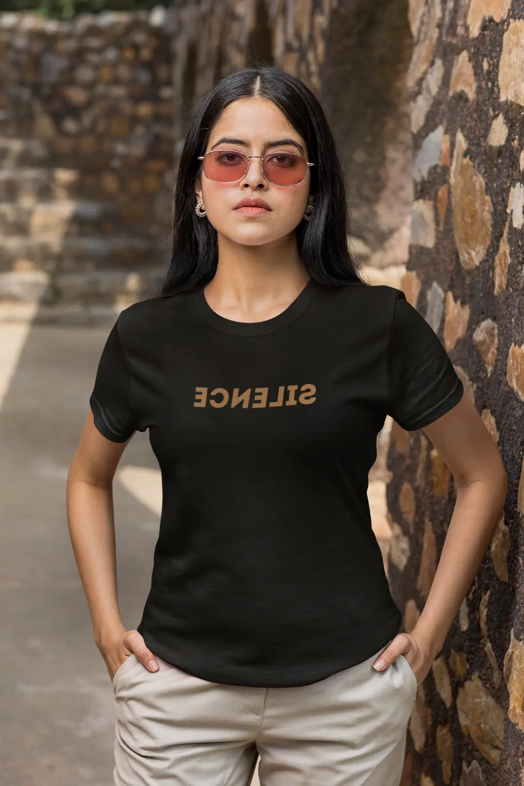 Silence Unisex T-Shirt GESPIEGELT Goldfarben, Auszeit vom Alltag