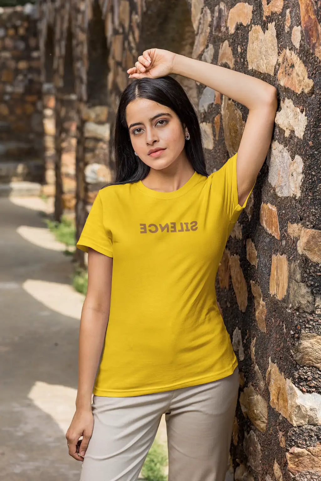 Silence Unisex T-Shirt GESPIEGELT Goldfarben, Auszeit vom Alltag
